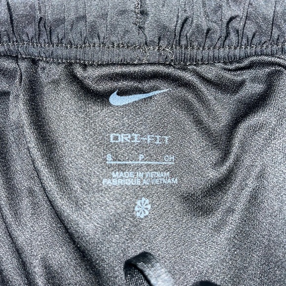2 PAIRS NIKE RUNNING SHORTS - Picture 4 of 7